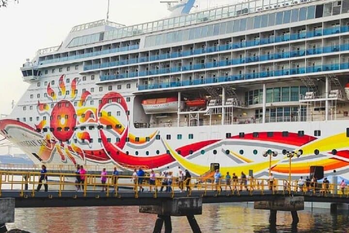 Antigua Private tour. Inclusive and Family. Quetzal Port.