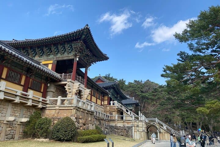 סיור רכב מודרך בגייאונגג'ו עם מדריך מקומי