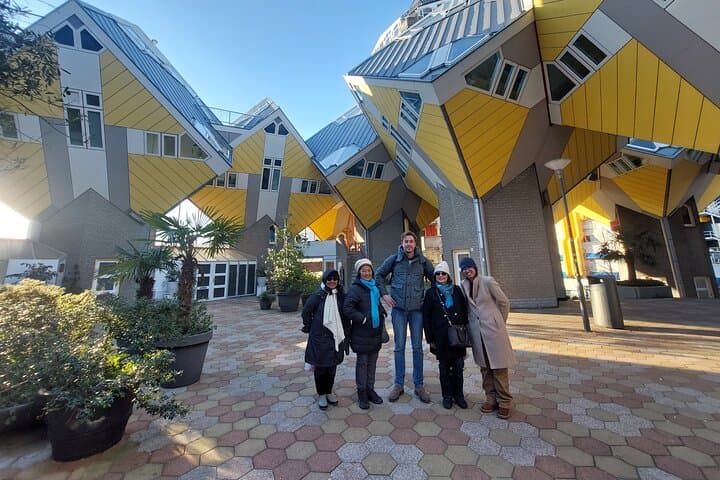 סיור פרטי בדלפט, רוטרדם וגודה עם ארוחת צהריים וגבינות