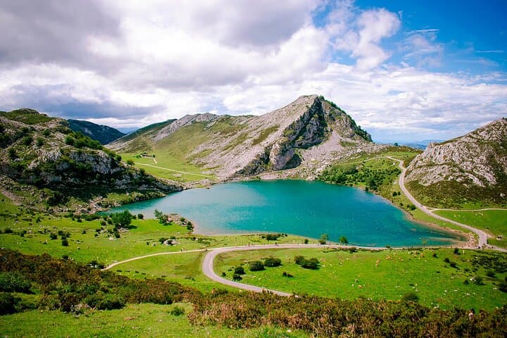 Lakes of Covadonga, Onis Cangas and Ballasts Tour from Oviedo