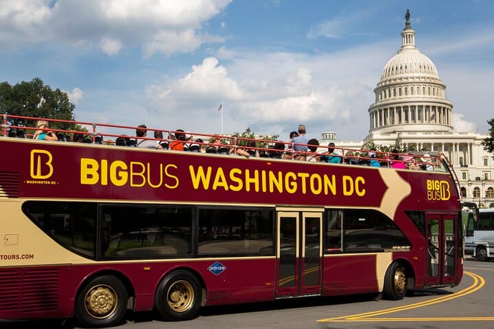 DC: Hop-On Hop-Off Tour with 17 Stops and Arlington Walking Tour