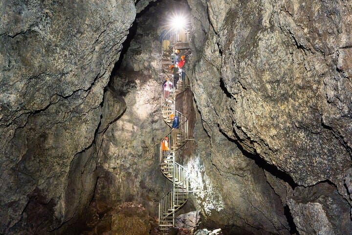 סיור במערת ואטנסליר