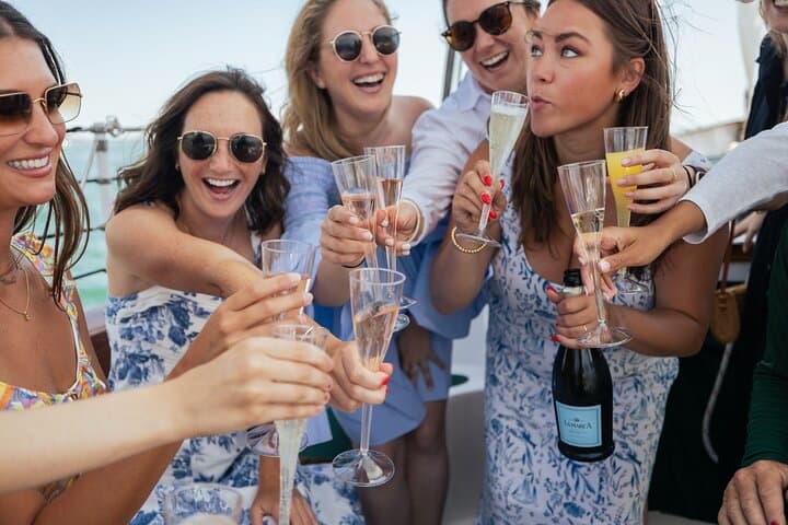 חוויה של שייט תיירותי ביום בניופורט על הספינה שקריאנה אדירונלק