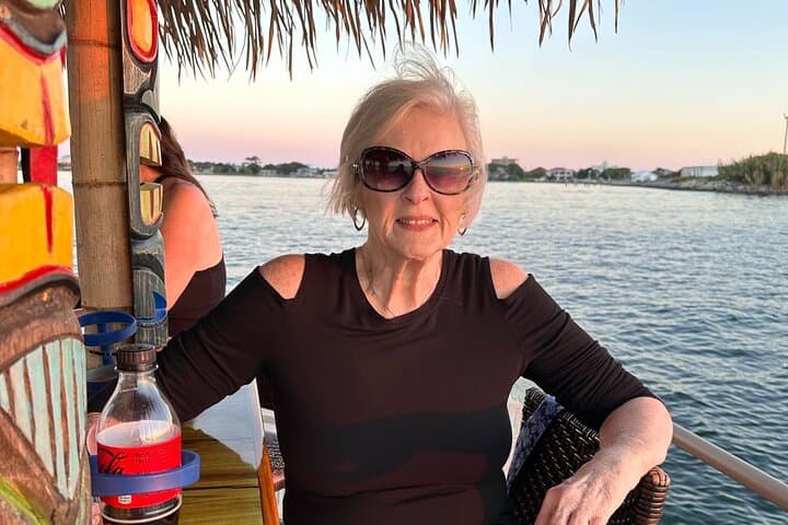 שייט כיף של שלוש שעות על סירת טיקי