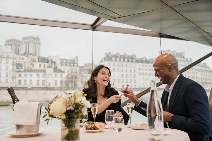 שיט ערב על נהר הסן בפריז עם מוזיקה חיה מבוטו מושים