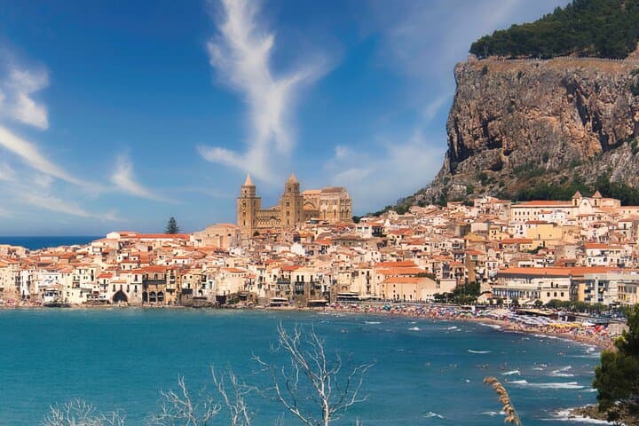 Cefalù Walking Tour with Audio and Written Guide by a Local