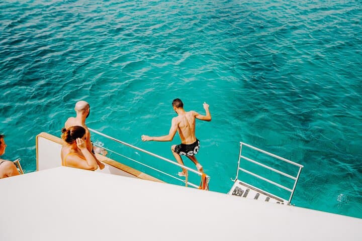 לנזרוטי: שייט לאי לה גרסיוֹסה עם ארוחת צהריים ופעילויות מים