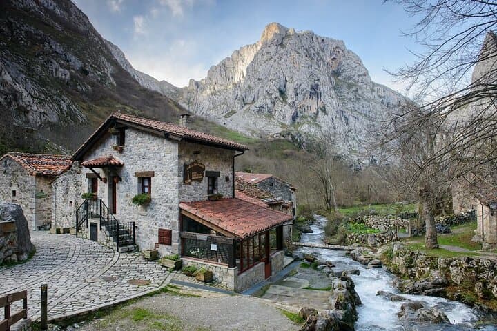 Picos de Europa : Bulnes and tasting in Cabrales cheese cave