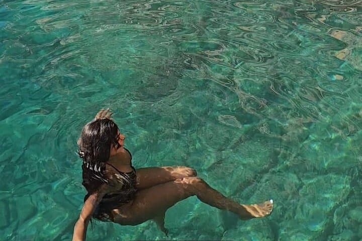 סיור בסירות מהירות, שחייה ושנורקלינג במערת היונים ובחוף המראה