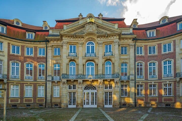 חקור את מינסטר ב60 דקות עם מקומי