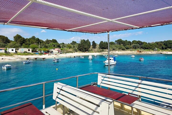 טיול בסירה מאדלין לוקה פוליה סנדרה עם ארוחה במשך 5 שעות בקאמניאק