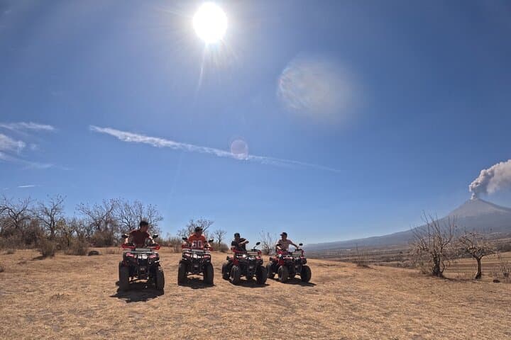 מסלול בקואטרימוטו דרך אטליקסקו עם נופים טבעיים ופנורמיים
