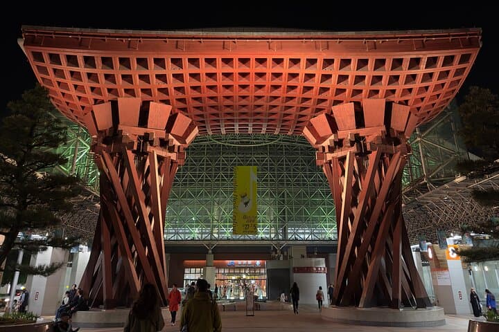 חקור את קנאזווה בטיול פרטי של חצי יום עם מדריך מקומי.