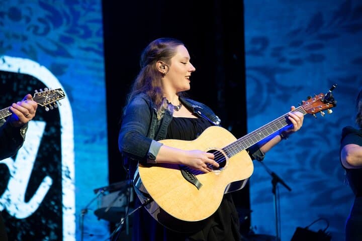ההופעה של הדאטונים בתיאטרון משפחת דאטון