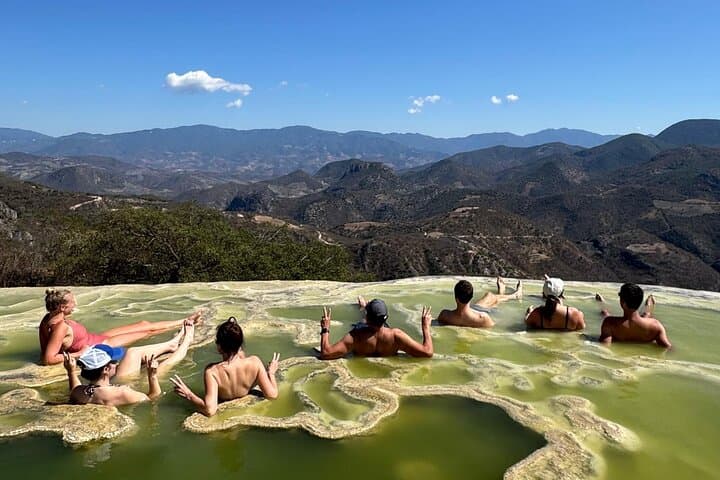 ס tour Hierve el Agua, עץ טולה, מיתלה ומזקקת מזקל