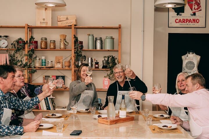 Verona: Italian Cooking Class with Pasta, Risotto and Tiramisù