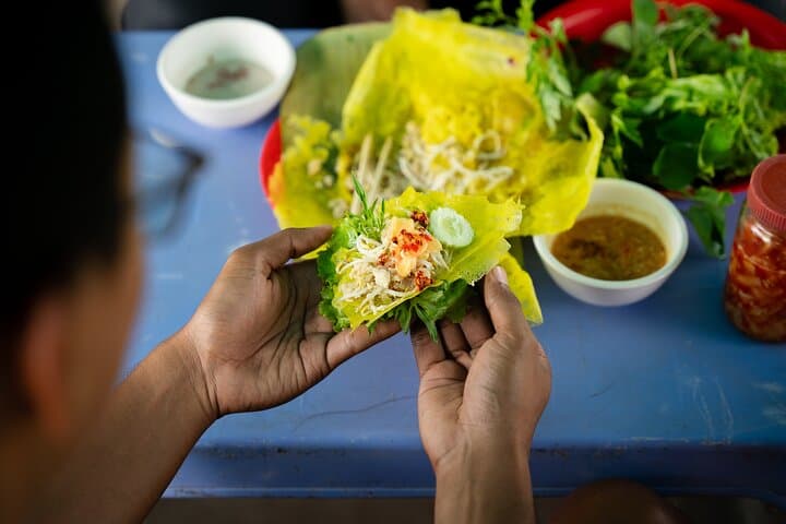 Ultimate Phnom Penh Food Tour by Tuk Tuk: 20 Tastings and Drinks
