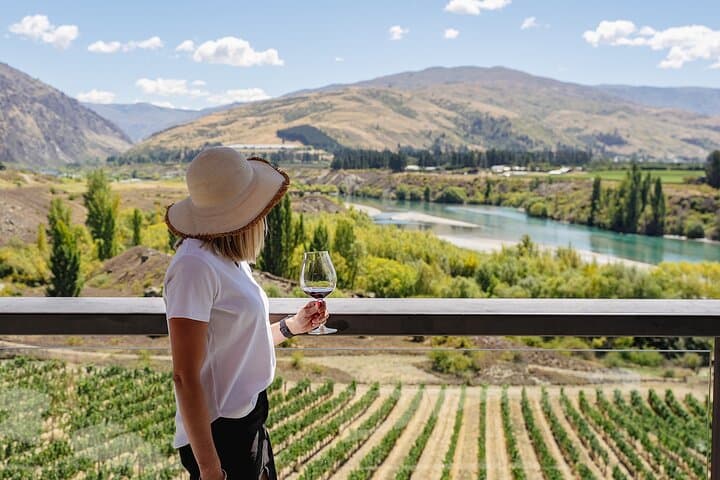 Boutique Wine Tour - visit Central Otago, 4 Wineries & Lunch