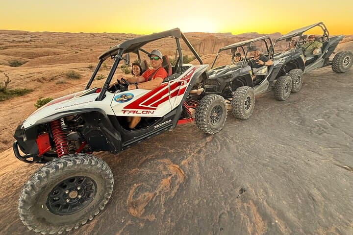 הטיול הטוב ביותר! סיור 4X4 של Hell's Revenge עם נהיגה עצמית במואב + עקבות דינוזאורים!