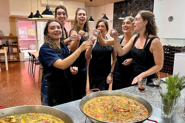 Paella cooking class: Sangria workshop, Tapas & Wine – evening