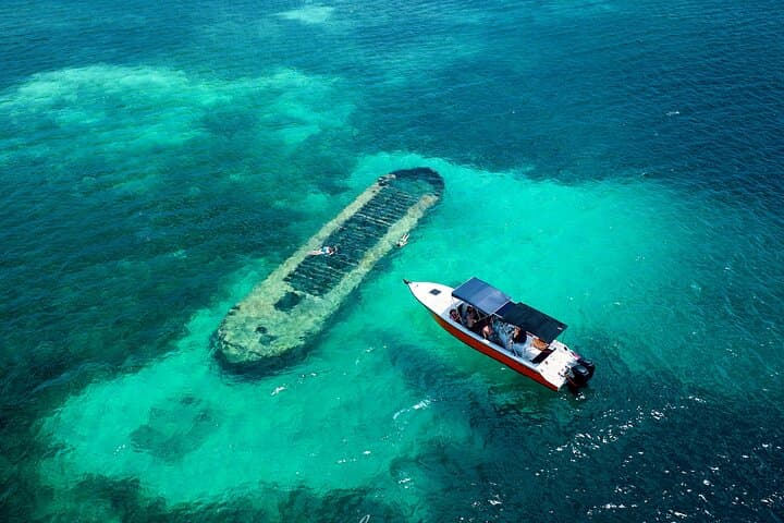 Boat Tour with Lunch in the Water in Guadeloupe Lagoon 