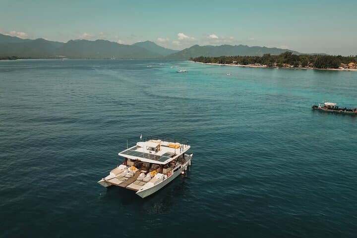 4-in-1 • Gili Islands Half-day Snorkel & Lunch Catamaran Tour