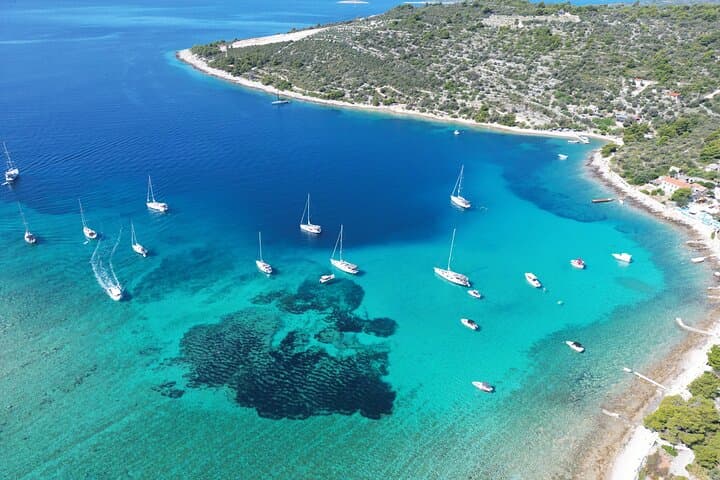 From Trogir & Split: Half Day Speedboat Tour with Blue Lagoon