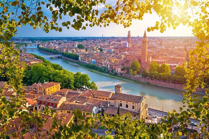 Verona Small Group Tour with Arena, Cable Car and Juliet Tickets