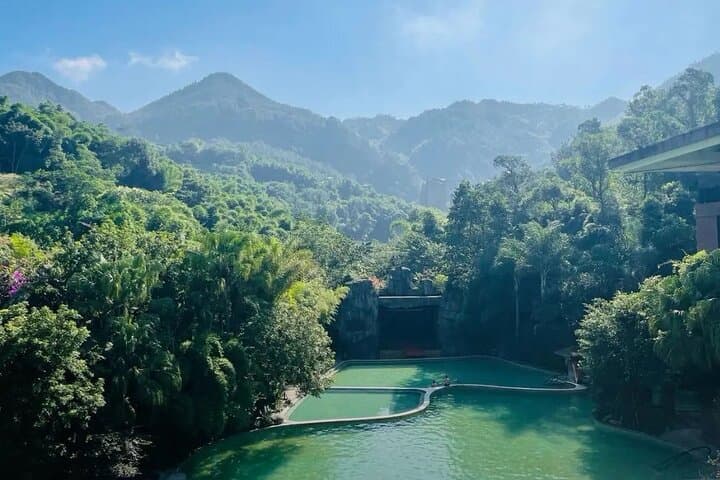 Chongqing Luxury Hot Spring and Massage Luxury Meal Private Tour