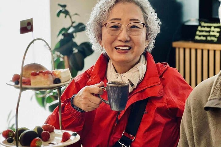 Nuuk Greenlandic Tea Tasting & Short Walk in Qinngorput