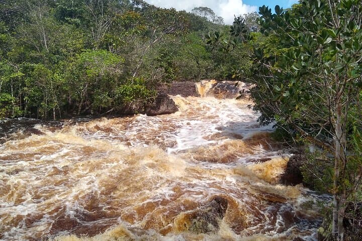 2 Days Exploring the Waterfalls, Trails and Caves in the Amazon