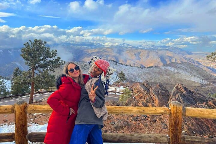 סלעים אדומים ומעבר לכך