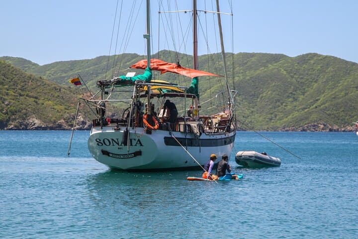 טיול סירת מפרש לעמק טאיירונה.