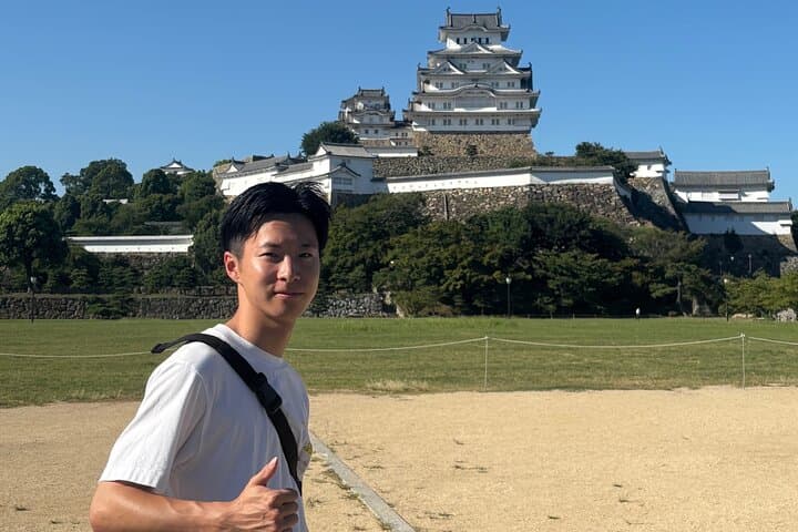 Himeji Castle tour with a Local University Student Guide
