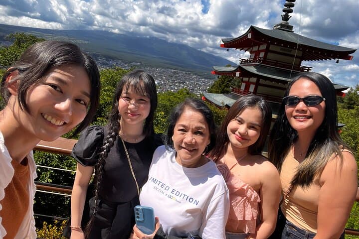 רכב פרטי להר פוג'י וגוטמבה אאוטלט ביום אחד מטוקיו.