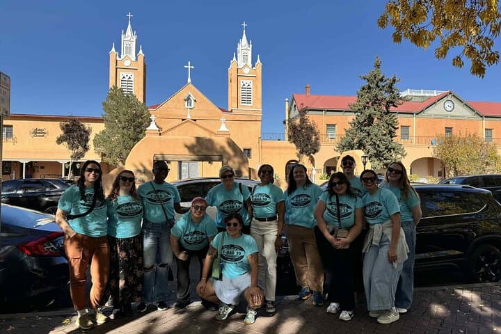 12:00 - סיור ציבורי של היסטוריה, אגדות ומיתולוגיות בצהרי יום - טיול מודרך בעיר הישנה