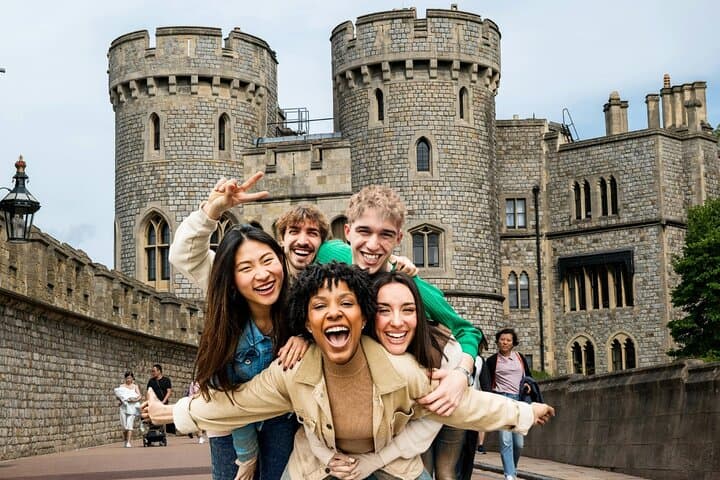 Windsor: Self Guided Walking Tour & Interactive Treasure Hunt