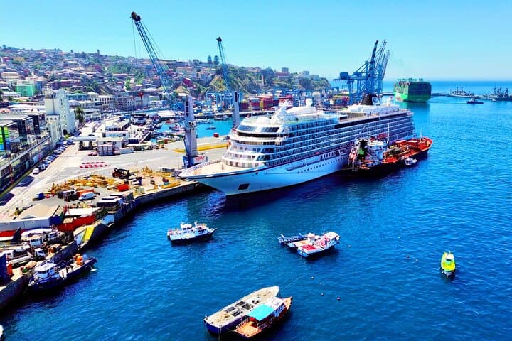 העברה לנמל סן אנטוניו לפני הקרוז עם סיור בואלפריסו ובקסאבלאנקה.