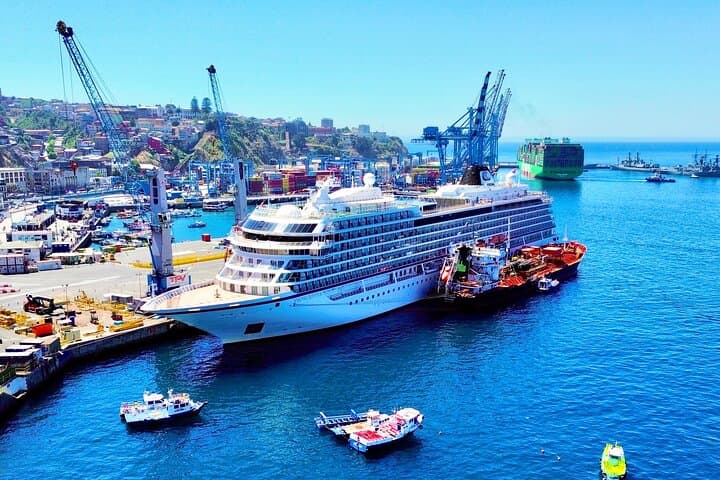 סיור לאחר הקרוז בוולפאריסו וביקב, הורדה בשדה התעופה או במלון