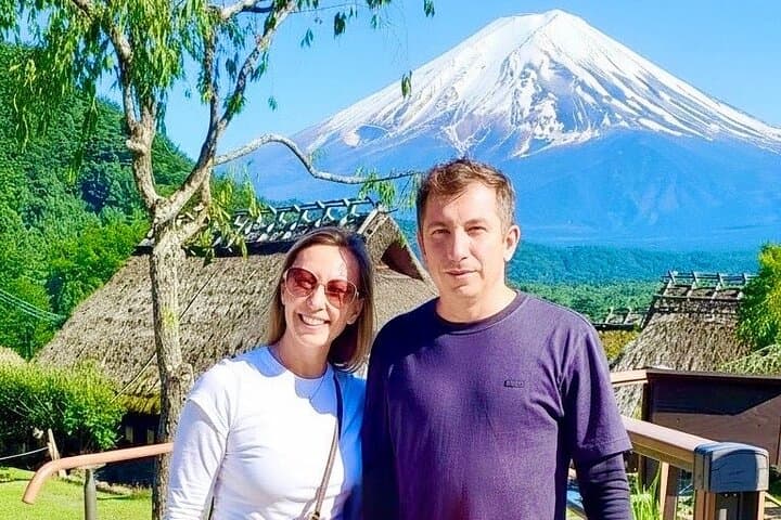 Mt Fuji Area: In-depth Guided Adventure in English