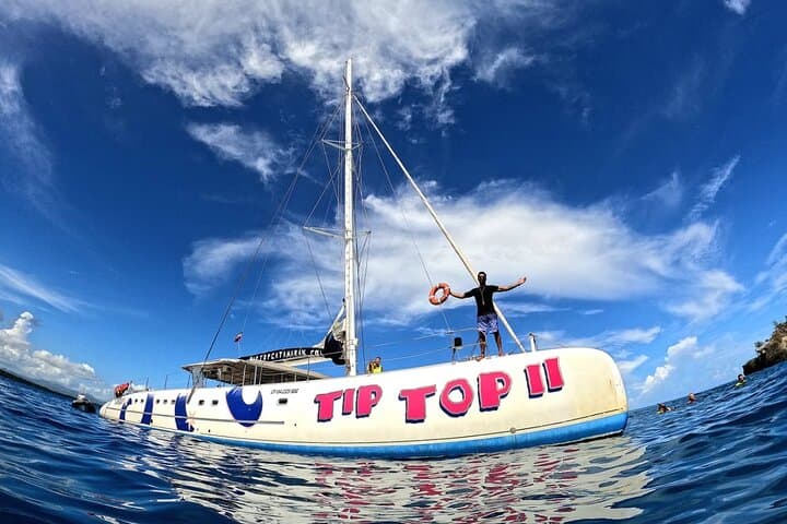 טיול יומי כולל לסנורקלינג בקאטמרן