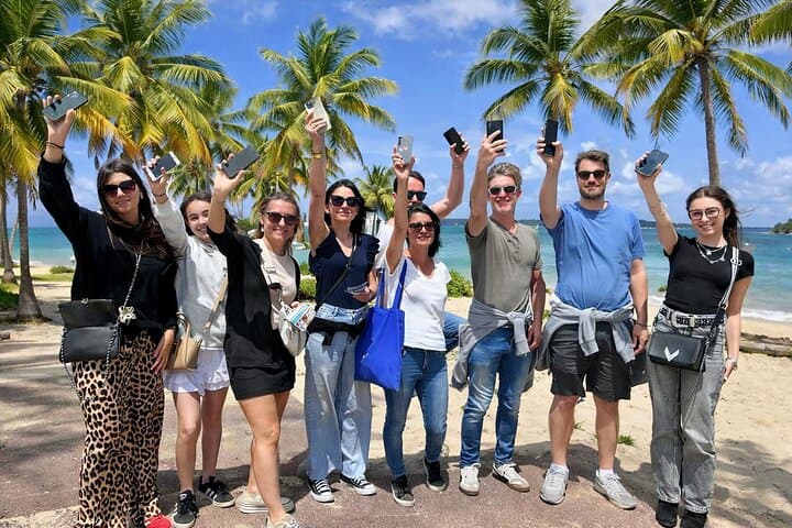 Visit Pointe-à-Pitre with a fun and fun track game!