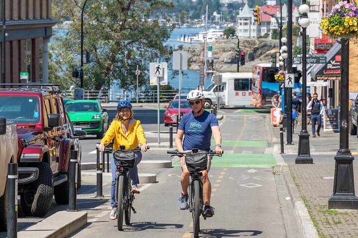 Victoria City Highlights Pedal or E-Bike Tour - Hoods & Legends