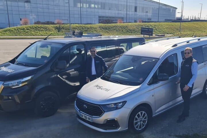 SUV 4 seat-1 way Departure Transfer: Disney to CDG /Orly Airport 