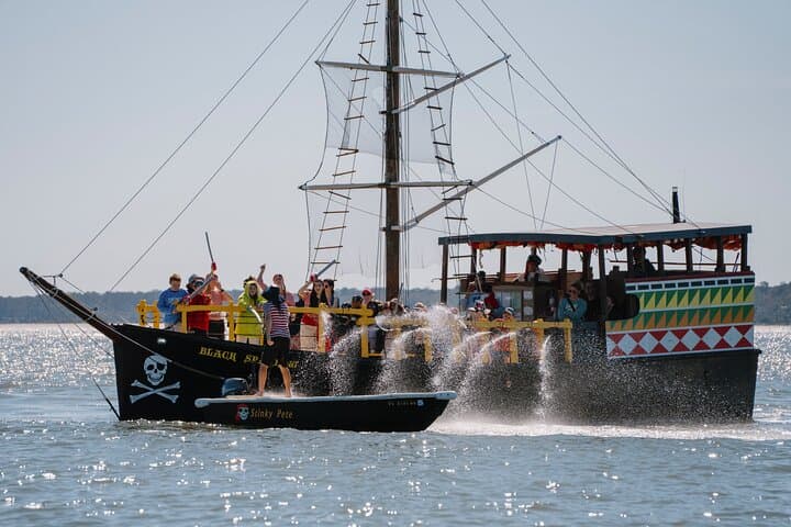 הרפתקת שייט ספינת פיראטים בהילטון הד ב'דagger השחור'