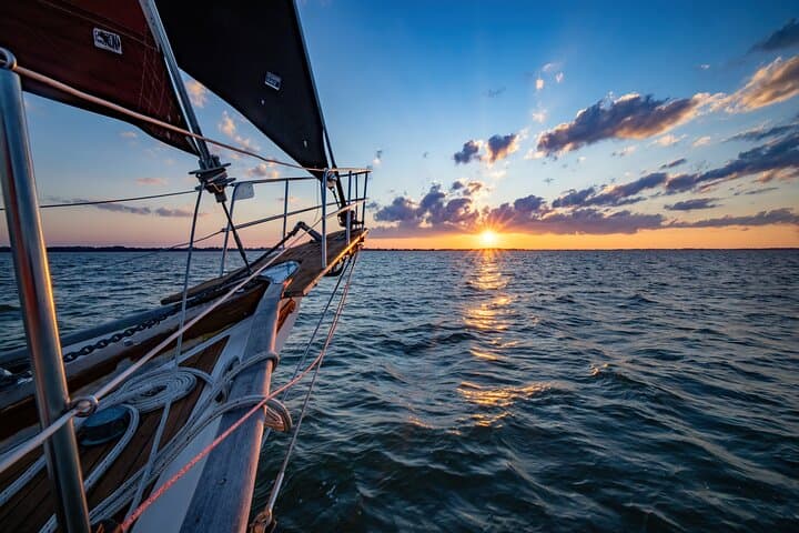 שייט שקיעה על הבלק פרל