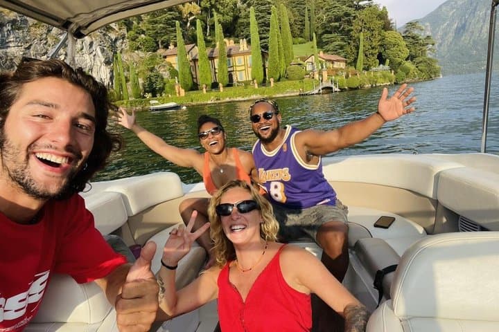 סיור פרטי מודרך בספידבוט באגם קומו מ-1 שעה עד 4 שעות