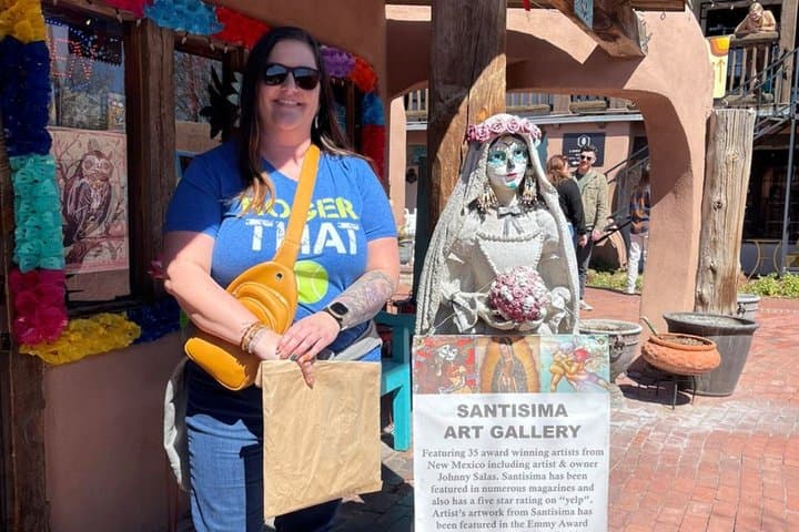 12:00 - סיור ציבורי של היסטוריה, אגדות ומיתולוגיות בצהרי יום - טיול מודרך בעיר הישנה