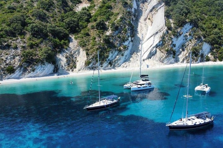 שיט יום יוקרתי לאיתקה - שחייה, שנורקלינג, אוכל ועוד!