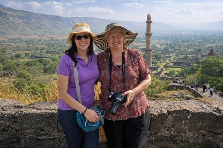 Skip-the-Line: All-Inclusive 2-Day Ajanta and Ellora Private Tour